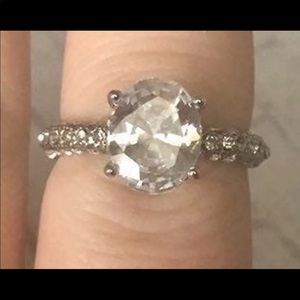 RING HALO OVAL CUT SAPPHIRE&FILIGREE DET